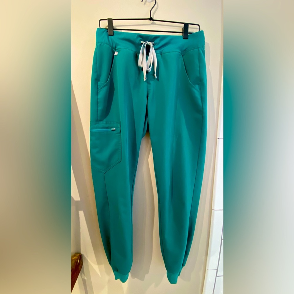 Figs Zamora Jogger Scrub Pants. Size Small. Hunter green